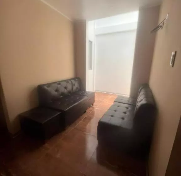 ペンション Cardos Hostal