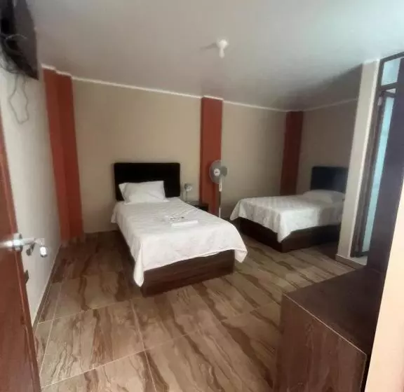 ペンション Cardos Hostal