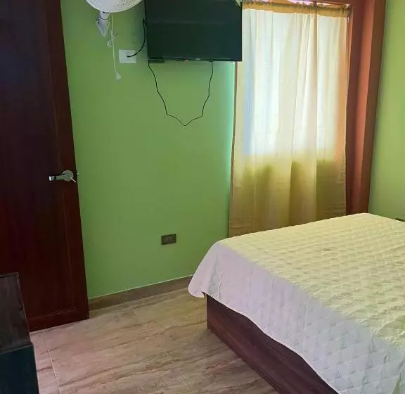 ペンション Cardos Hostal