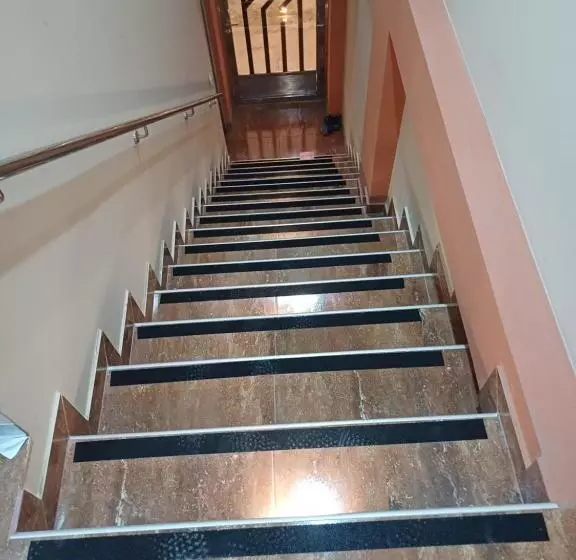 ペンション Cardos Hostal