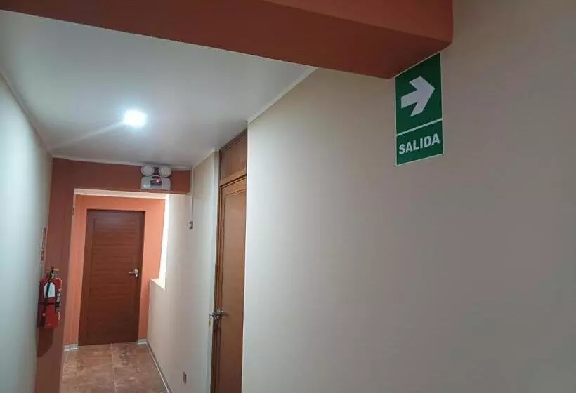 ペンション Cardos Hostal