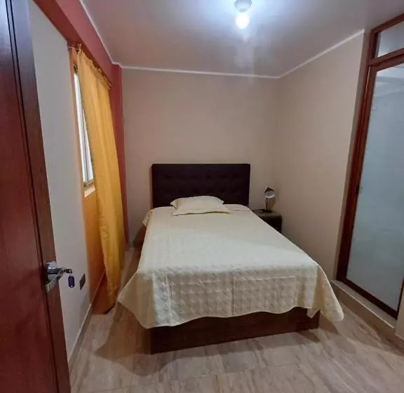 ペンション Cardos Hostal