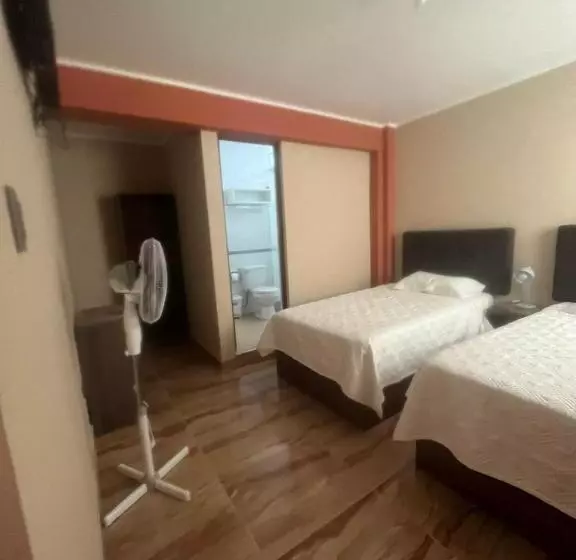 ペンション Cardos Hostal