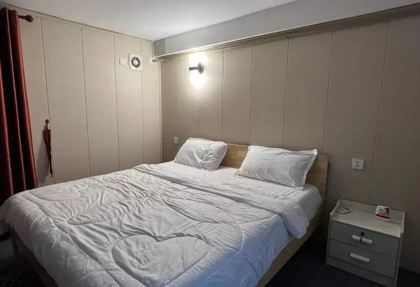 ペンション Whitehouse Guesthouse