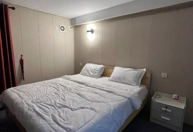 ペンション Whitehouse Guesthouse