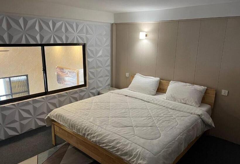 פנסיון Whitehouse Guesthouse