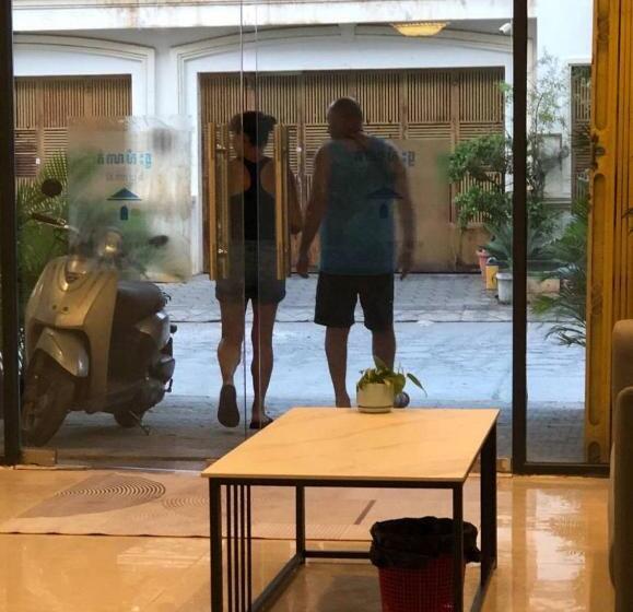 פנסיון Whitehouse Guesthouse