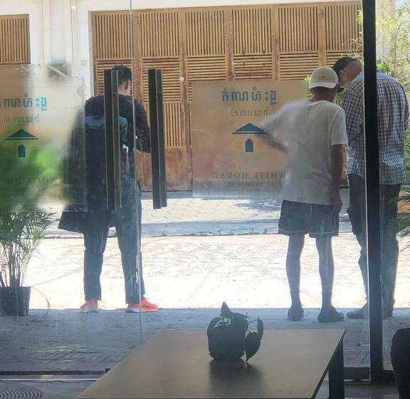 פנסיון Whitehouse Guesthouse