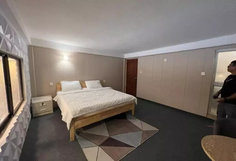 ペンション Whitehouse Guesthouse