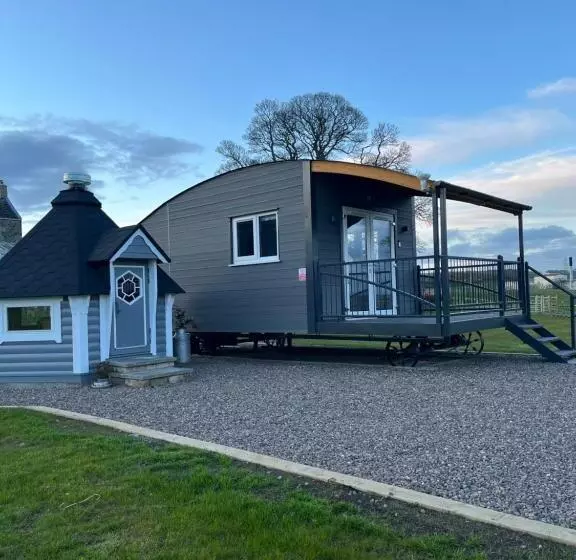 ホテル Capledrae Farmstay Shepherds Huts