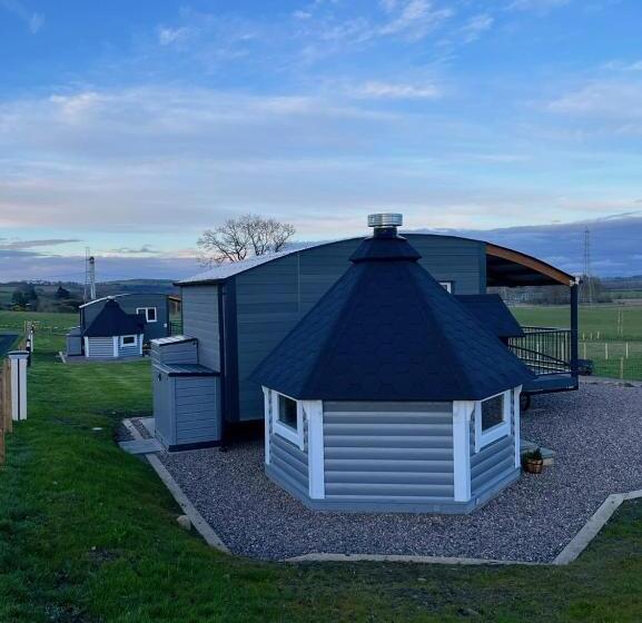Hotel Capledrae Farmstay Shepherds Huts