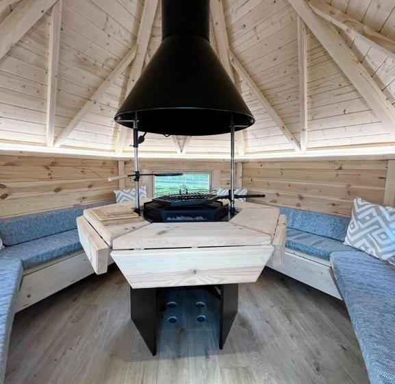 Hotel Capledrae Farmstay Shepherds Huts