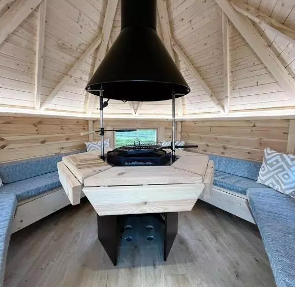 ホテル Capledrae Farmstay Shepherds Huts