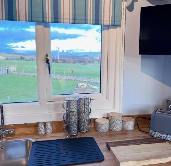 Hotel Capledrae Farmstay Shepherds Huts