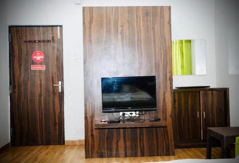 Отель Karla Retreat