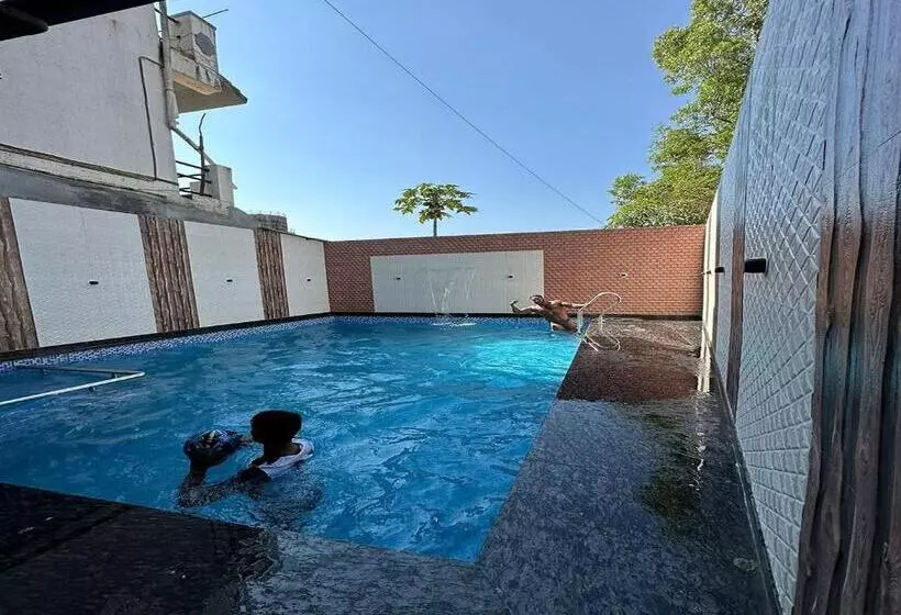 Hotelli Karla Retreat