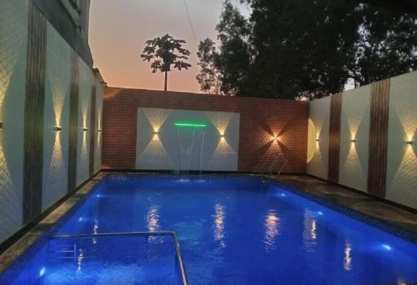 Hotelli Karla Retreat