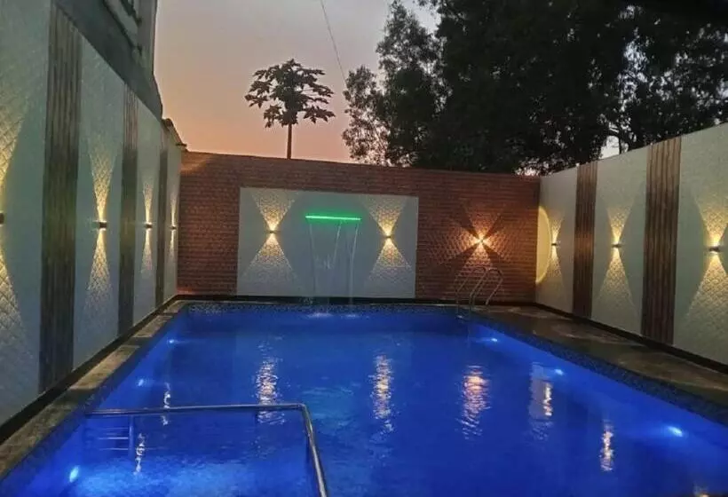 Hotelli Karla Retreat