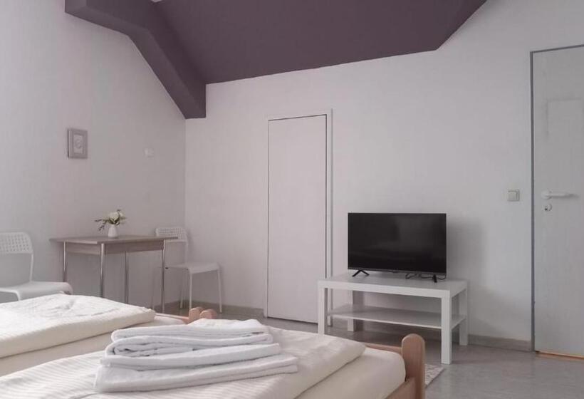 هتل Moderne Appartement