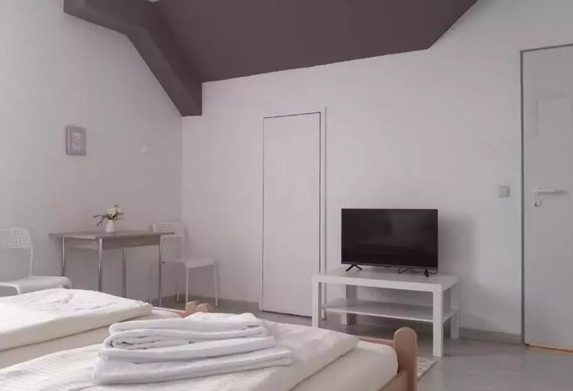 هتل Moderne Appartement