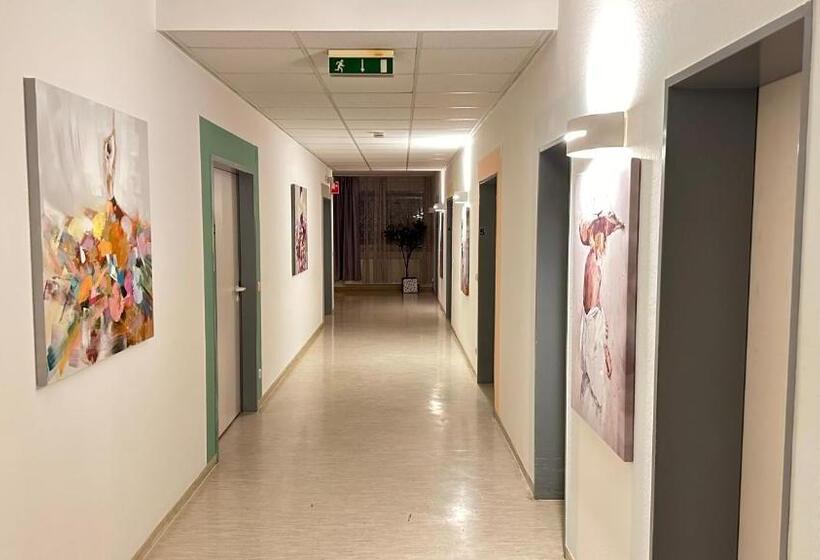 هتل Moderne Appartement