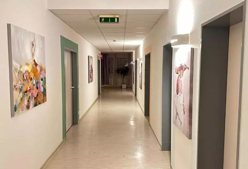 هتل Moderne Appartement