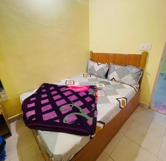 Отель The Golden White House