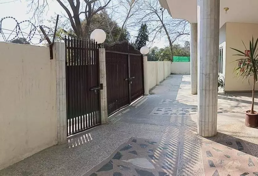 پانسیون City Light Guest House
