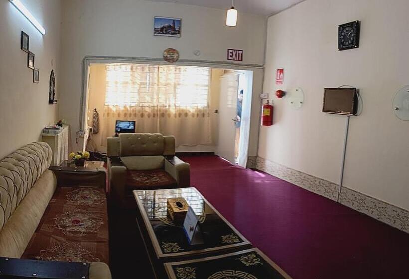 پانسیون City Light Guest House