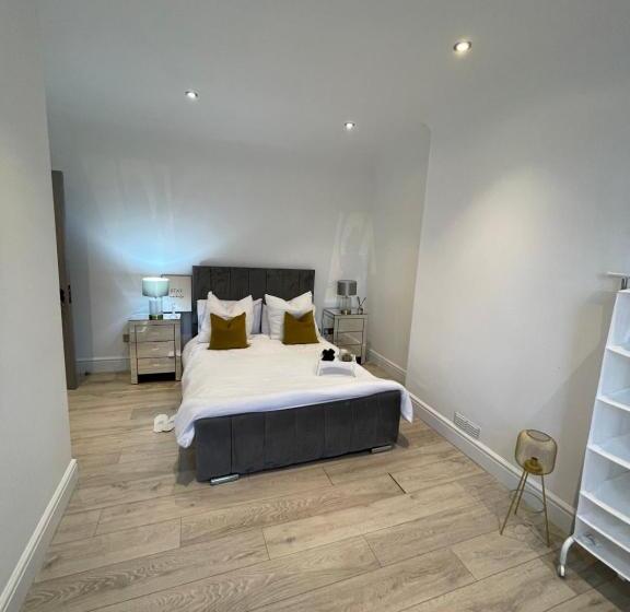 펜션 Luxury En Suite In Modern House