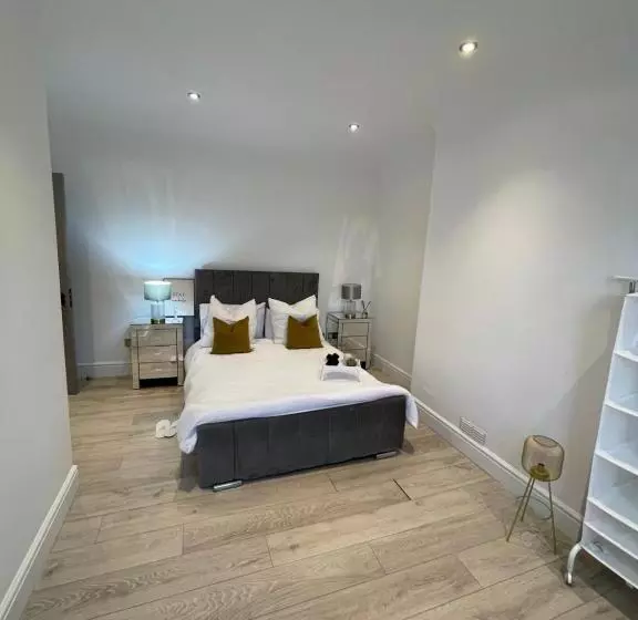 Majatalo Luxury En Suite In Modern House