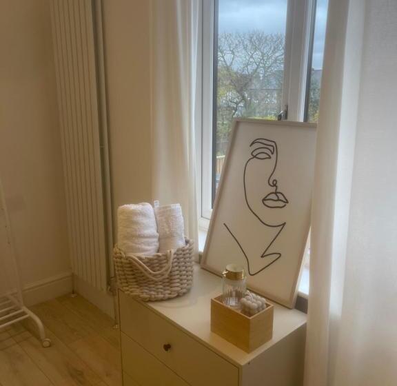 펜션 Luxury En Suite In Modern House