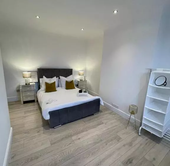 Majatalo Luxury En Suite In Modern House