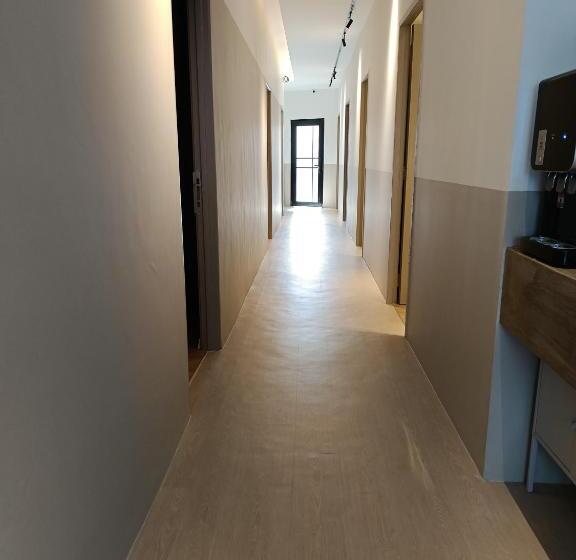 פנסיון Number Six Smart Guest House