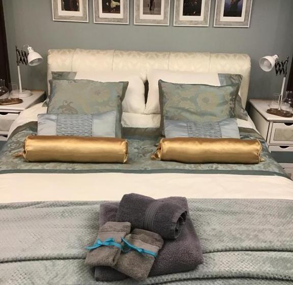 ベッドアンドブレックファースト The Old Merchants House   The Vettriano Room