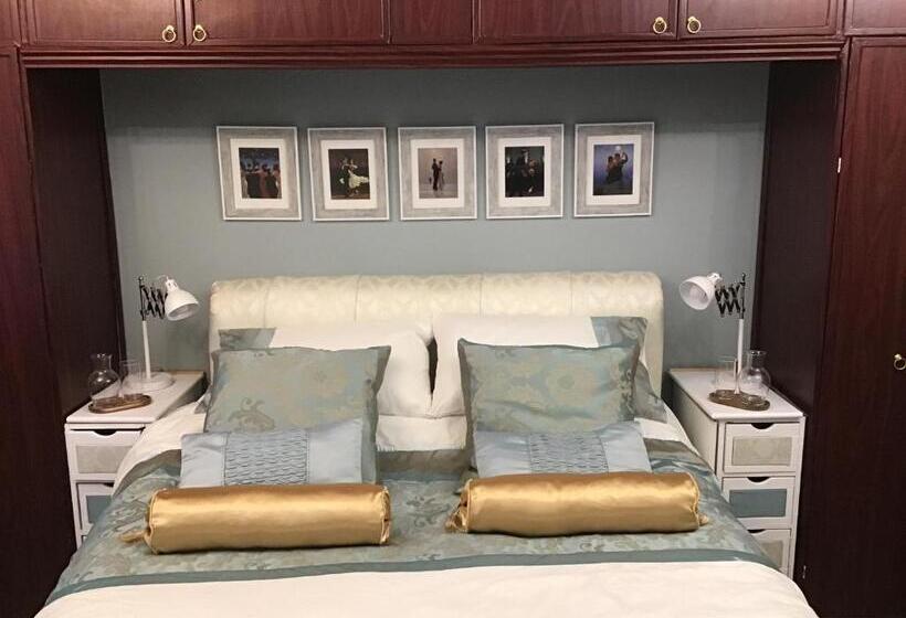 ベッドアンドブレックファースト The Old Merchants House   The Vettriano Room