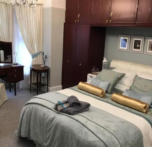 ベッドアンドブレックファースト The Old Merchants House   The Vettriano Room