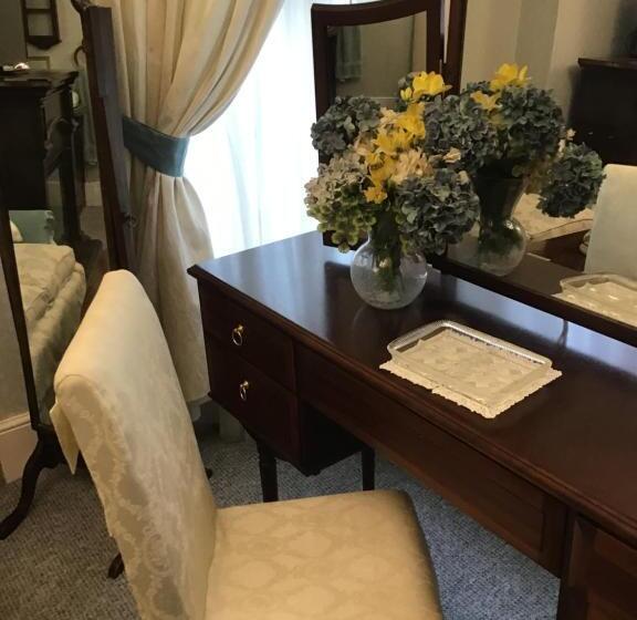 ベッドアンドブレックファースト The Old Merchants House   The Vettriano Room