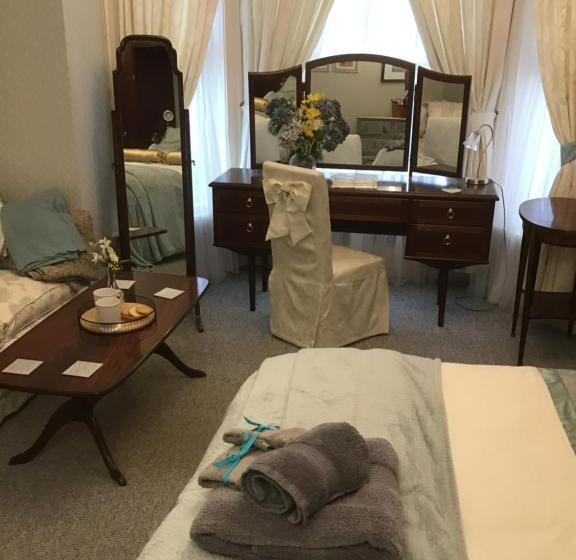 ベッドアンドブレックファースト The Old Merchants House   The Vettriano Room