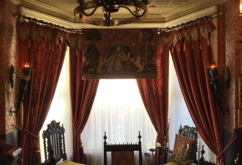 ベッドアンドブレックファースト The Old Merchants House   The Vettriano Room