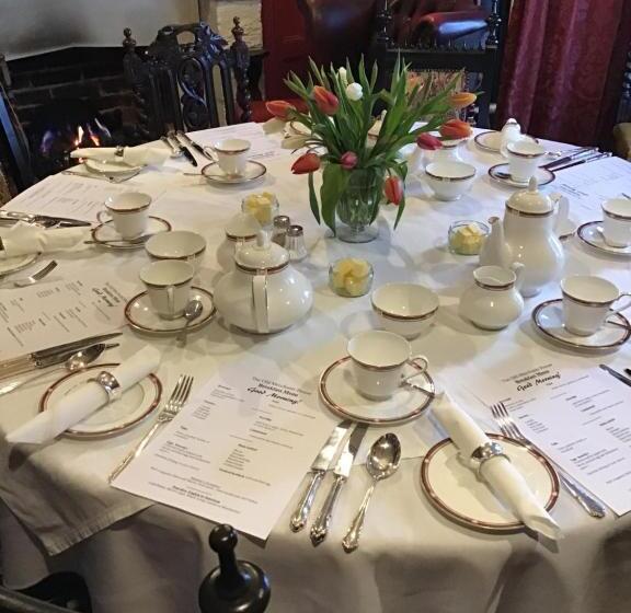 ベッドアンドブレックファースト The Old Merchants House   The Vettriano Room