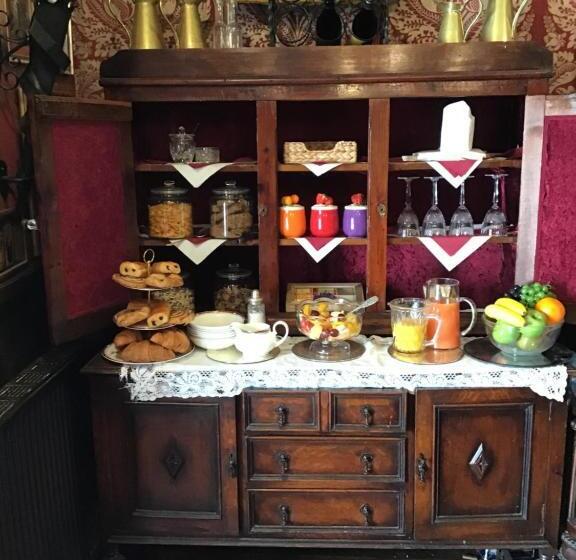 ベッドアンドブレックファースト The Old Merchants House   The Vettriano Room