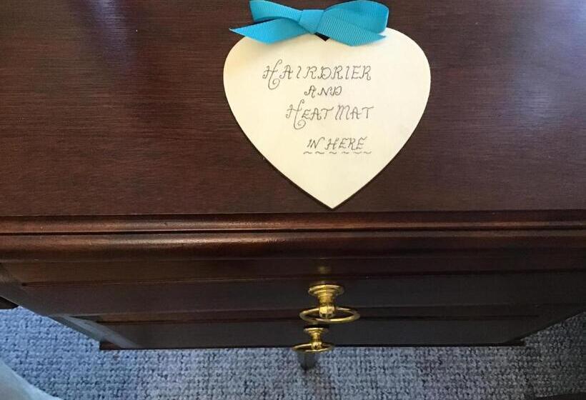 ベッドアンドブレックファースト The Old Merchants House   The Vettriano Room