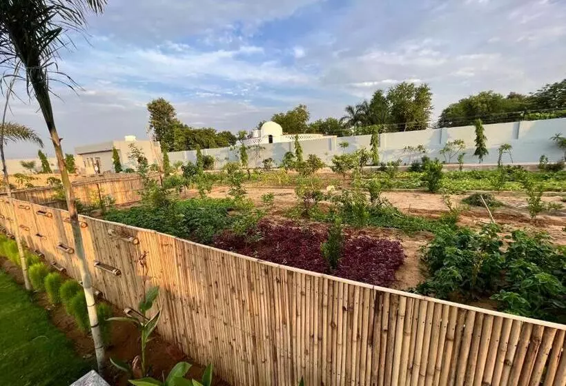 ホテル Aarul Farms