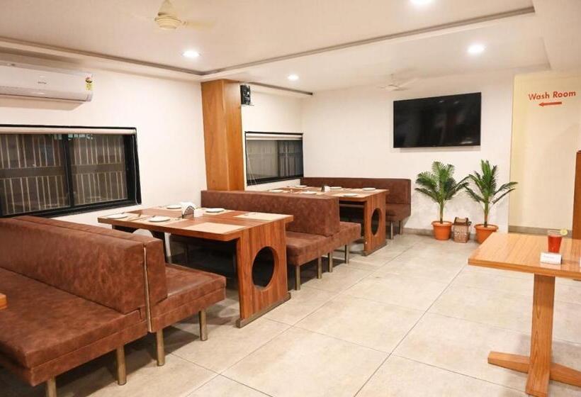 בית מלון כפרי Holiday Pride Aurangabad