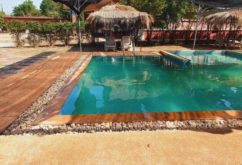 בית מלון כפרי Huai Ngu Farm Stay