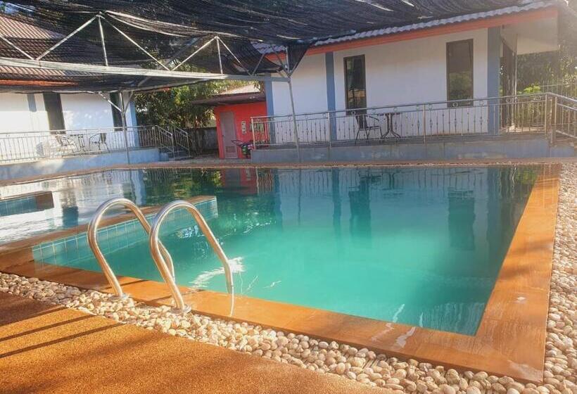 בית מלון כפרי Huai Ngu Farm Stay