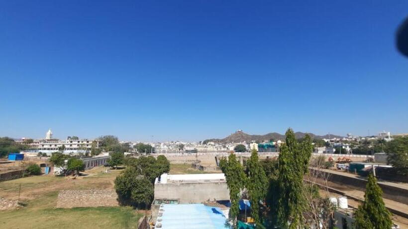 호텔 New Raj Palace