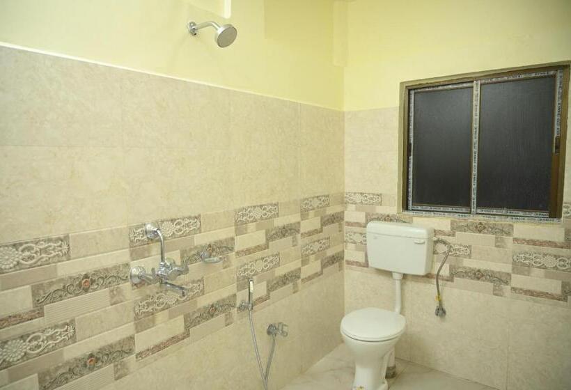 فندق Saanvi Royal Club