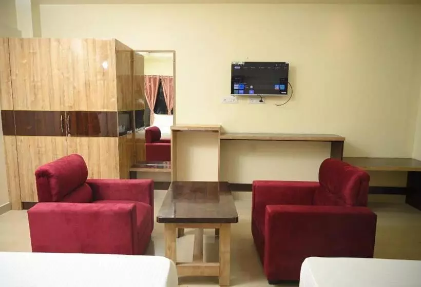 ホテル Saanvi Royal Club